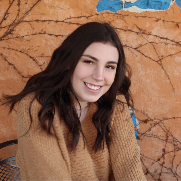 Meet your Posher, Quinn - Picture 1 of 1